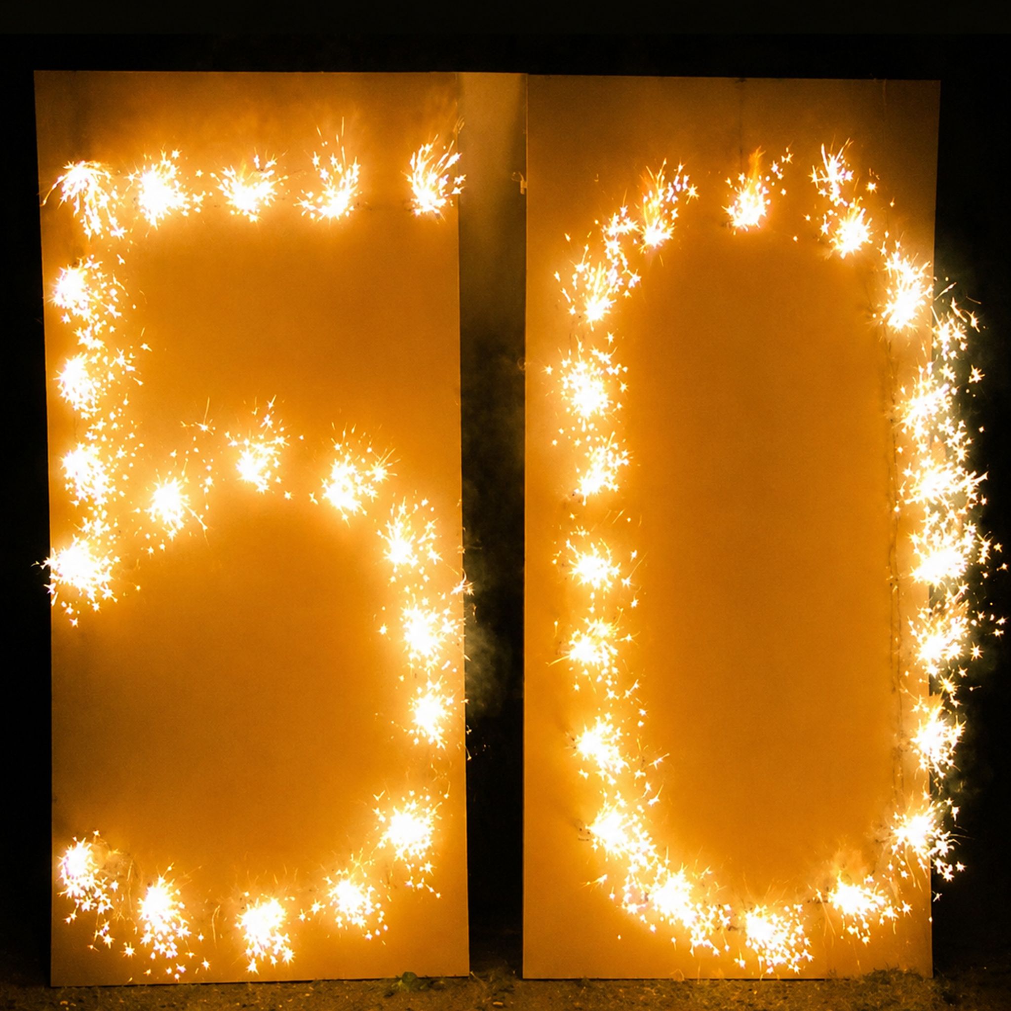 Brennende Zahl 50 als Lichterbild zum runden Geburtstag