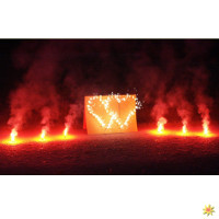 Zwei brennende Herzen mit Bengalfeuer