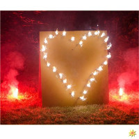 Brennendes Herz mit Bengalfeuer